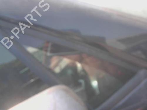 hjre-foran-trekantet-rude-jeep-renegade-suv-bu-b1-bv-2014-38294657 main image