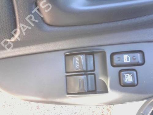 Used Left front window switch TOYOTA YARIS (_P1_) 1.0 (SCP10_, SCP10R) (65 hp) 30060800