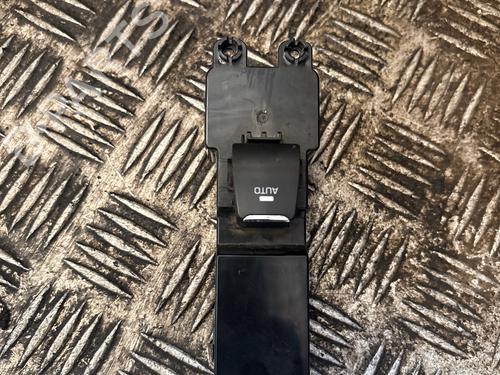 Used Right front window switch Right front window switch HYUNDAI TUCSON (TL, TLE) 1.6 CRDi (136 hp) 36256687 36256687
