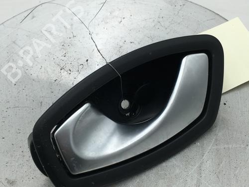 Venstre fortil invendig håndtag RENAULT CLIO IV (BH_) 0.9 TCe 90 (BHNF, BHMA, BHMH, BHJK, BHJR) (90 hp) 31018393