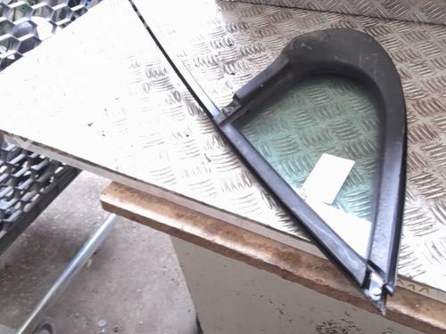 Vitre de custode avant droite PEUGEOT 207 (WA_, WC_) 1.4 HDi (68 hp) 22192385