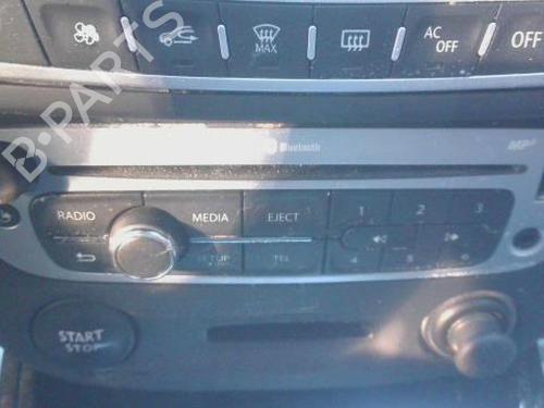Used Radio RENAULT MEGANE III Hatchback (BZ0/1_, B3_) 1.5 dCi (BZ0C) (90 hp) 29420293