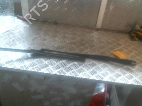 Used Front windshield wiper arm SEAT IBIZA III (6L1) 1.4 16V (86 hp) 20986845
