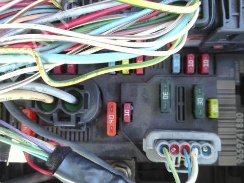 Used Fuse box PEUGEOT 307 (3A/C) 1.4 16V (88 hp) 27172498