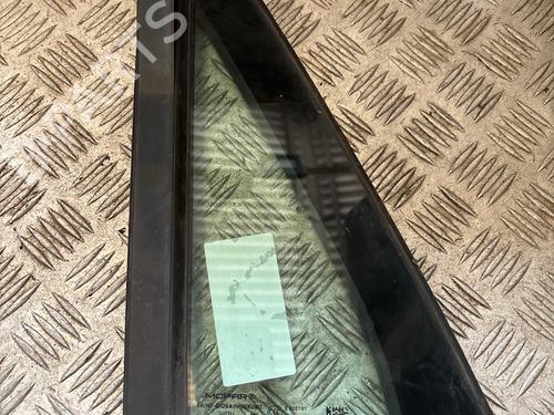 front-right-quarter-glass-jeep-renegade-suv-bu-b1-bv-2014-38294657 main image