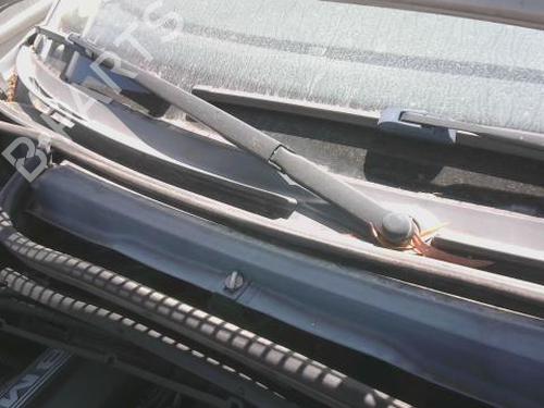 Used Front windshield wiper arm BMW 3 (E46) 320 i (170 hp) 28000676