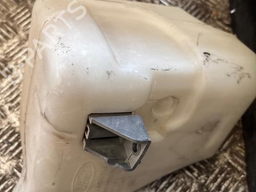 Used Windscreen washer tank Windscreen washer tank 37181373 37181373