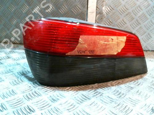 Achterlicht links PEUGEOT 306 Hatchback (7A, 7C, N3, N5) 1.6 (89 hp) 22040931