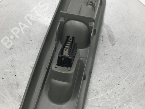 Used Right front window switch Right front window switch RENAULT TWINGO I (C06_) 1.2 16V (C060) (60 hp) 32428899 32428899