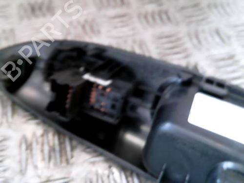 Used Left rear window switch Left rear window switch NISSAN JUKE (F15) 1.2 DIG-T (115 hp) 20989762 20989762
