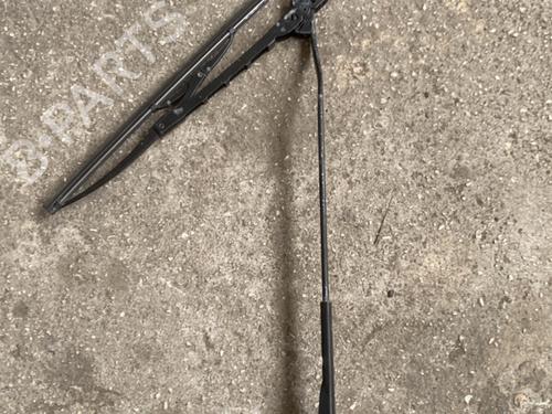 Used Front windshield wiper arm Front windshield wiper arm RENAULT MEGANE I Cabriolet (EA0/1_) 1.6 16V (EA04, EA0B, EA11, EA1J) (107 hp) 33118587 33118587