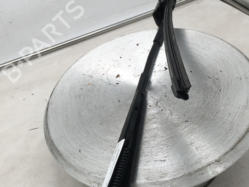 Used Front windshield wiper arm VW POLO VI (AW1, BZ1, AE1) 1.0 MPi (80 hp) 30444169