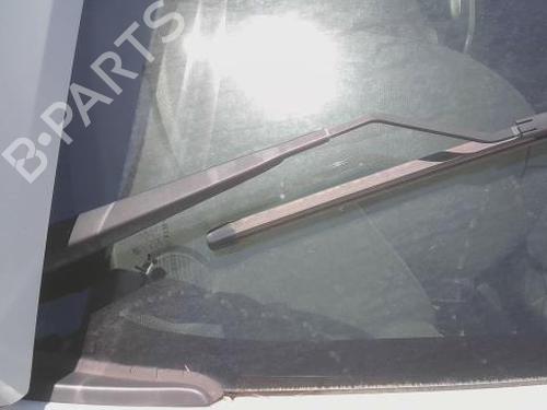 Used Front windshield wiper arm RENAULT CLIO IV (BH_) 1.5 dCi 75 (75 hp) 28427054