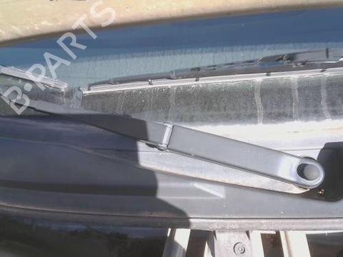 Used Front windshield wiper arm FIAT PUNTO (188_) 1.2 60 (188.030, .050, .130, .150, .230, .250) (60 hp) 28451106