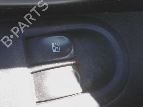 switch-renault-clio-iii-br01-cr01-2005-2006-2007-2008-2009-2010-2011-2012-2013-2014-34219912 main image