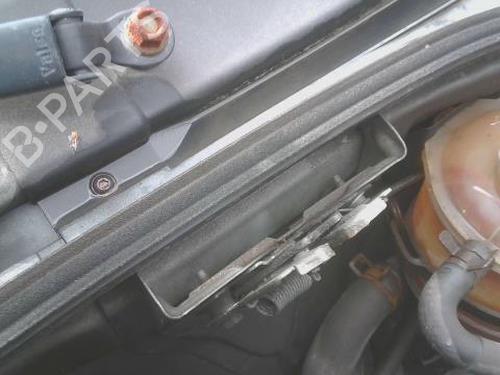 Used Hood lock Hood lock RENAULT CLIO I (B/C57_, 5/357_) 1.4 (80 hp) 32984934 32984934