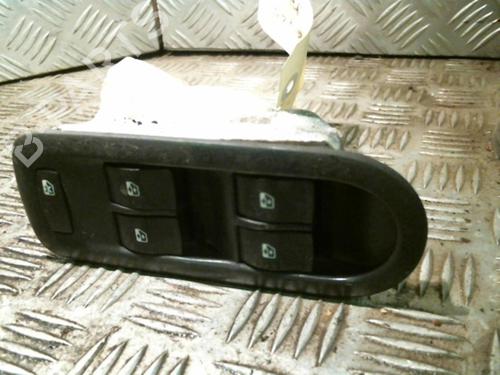 Used Switch RENAULT GRAND SCÉNIC II (JM0/1_) 1.9 dCi (JM0G, JM12, JM1G, JM2C) (120 hp) 22037581