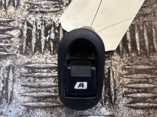 Used Left front window switch Left front window switch CITROËN C3 Pluriel (HB_) 1.6 (109 hp) 36143438 36143438