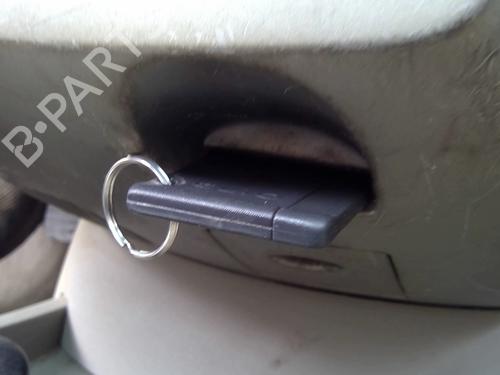 Used Card reader RENAULT CLIO III (BR0/1, CR0/1) 1.6 16V (BR05, BR0B, BR0Y, BR15, BR1J, BR1M, BR1Y, CR0B,... (112 hp) 26453831