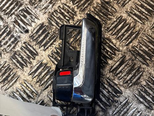 Used Front left interior door handle Front left interior door handle SUZUKI JIMNY Closed Off-Road Vehicle (A6G) 1.5 AllGrip (JB74W, JB74V, A6G415) (102 hp) 32384422 32384422