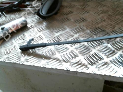 Used Front windshield wiper arm FORD FOCUS C-MAX (DM2) 1.6 TDCi (109 hp) 20987242