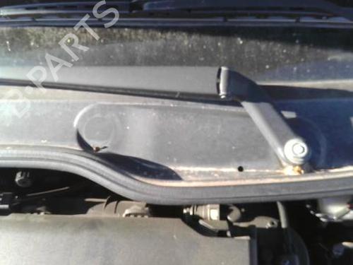 Used Front windshield wiper arm PEUGEOT 206 SW (2E/K) 1.4 HDi (68 hp) 27397230
