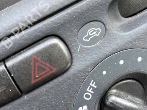 Used Warning switch TOYOTA YARIS (_P1_) 1.0 (SCP10_, SCP10R) (68 hp) 26289753