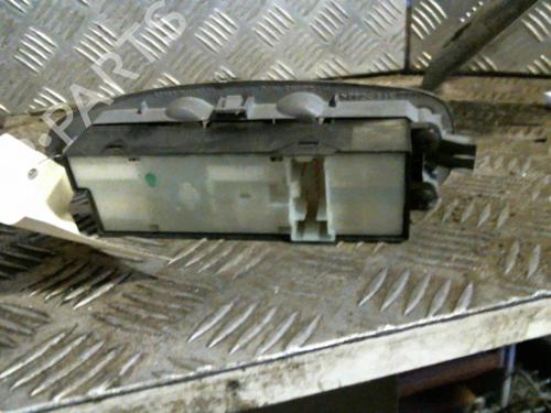 Used Switch NISSAN ALMERA TINO (V10) 2.2 dCi (112 hp) 22038646