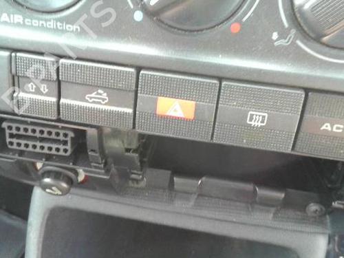 Used Warning switch VW GOLF III Cabriolet (1E7) 1.8 (90 hp) 26615166