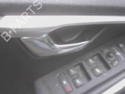 Venstre foran invendig håndtak VOLVO V40 Hatchback (525) D2 (114 hp) 29323388