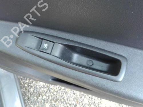 Used Right rear window switch Right rear window switch RENAULT CAPTUR I (J5_, H5_) 0.9 TCe 90 (90 hp) 27207560 27207560