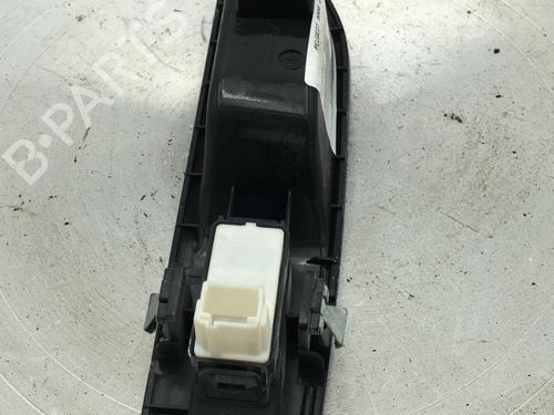 Used Right rear window switch Right rear window switch PEUGEOT 3008 II SUV (MC_, MR_, MJ_, M4_) 1.5 BlueHDi 130 (131 hp) 31332995 31332995