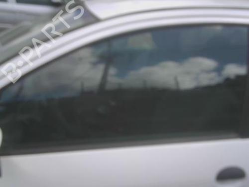 Używane Szyba drzwi przednich lewych PEUGEOT 206 Hatchback (2A/C) 1.4 i (75 hp) 28495538