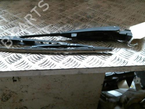 Used Front windshield wiper arm MERCEDES-BENZ E-CLASS (W210) E 220 CDI (210.006) (143 hp) 22039520
