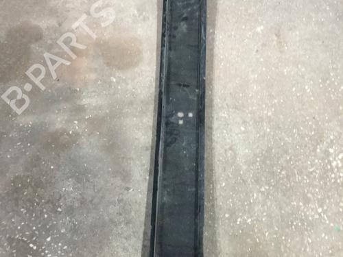 Used Front bumper reinforcement Front bumper reinforcement 31858426 31858426