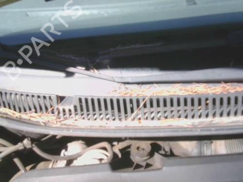Used Front windshield wiper arm VW POLO IV (9N_, 9A_) 1.9 TDI (101 hp) 28427146