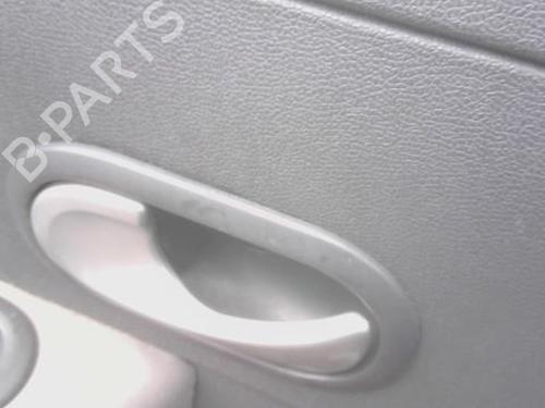 Venstre fortil invendig håndtag RENAULT CLIO III (BR0/1, CR0/1) 1.2 16V (BR02, BR0J, BR11, CR02, CR0J, CR11) (75 hp) 32982085