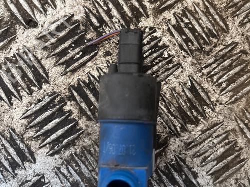 Used Washer pump Washer pump RENAULT CLIO III (BR0/1, CR0/1) [2005-2014] 34184561 34184561