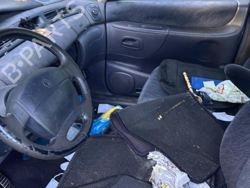 Brugte RENAULT ESPACE III (JE0_) 2.2 12V TD (JE0E, JE0H, JE0P) (113 hp) 4457288