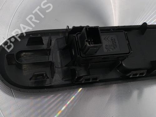 Used Right front window switch Right front window switch PEUGEOT 3008 I MPV (0U_) 1.6 HDi (109 hp) 30516084 30516084