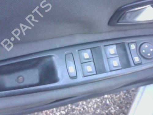 Used Switch RENAULT SCÉNIC III (JZ0/1_) 1.5 dCi (110 hp) 32204427