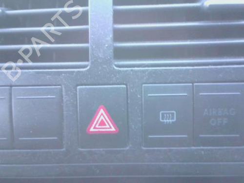 Used Warning switch Warning switch VW POLO IV (9N_, 9A_) 1.4 TDI (70 hp) 30600382 30600382