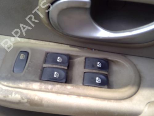 Used Switch RENAULT CLIO III (BR0/1, CR0/1) 1.6 16V (BR05, BR0B, BR0Y, BR15, BR1J, BR1M, BR1Y, CR0B,... (112 hp) 26453794
