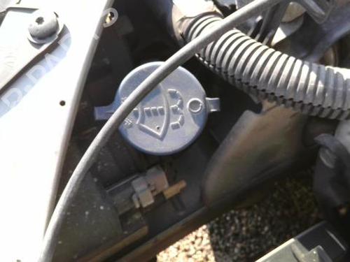 Used Windscreen washer tank PEUGEOT 206 Hatchback (2A/C) 1.4 i (75 hp) 27172452