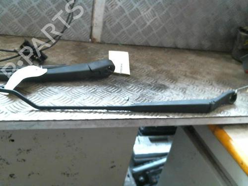Used Front windshield wiper arm NISSAN MICRA III (K12) 1.2 16V (80 hp) 20998156