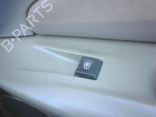 Przełącznik szyby przedniej prawej RENAULT MEGANE III Hatchback (BZ0/1_, B3_) 1.4 TCe (BZ0F, BZ1V) 254010003R