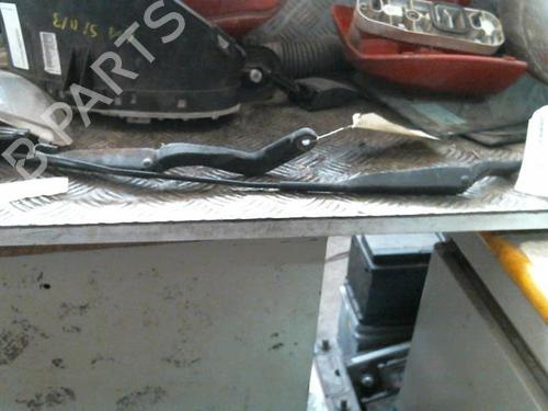 Used Front windshield wiper arm PEUGEOT 106 I (1A, 1C) 1.5 D (58 hp) 20998073