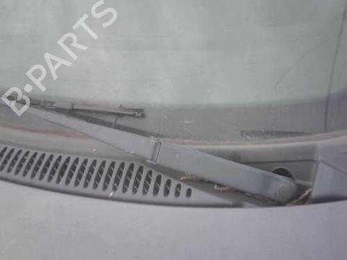 Used Front windshield wiper arm FIAT PUNTO (188_) 1.9 JTD (86 hp) 28108884