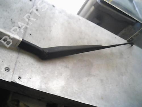 Used Front windshield wiper arm NISSAN X-TRAIL I (T30) 2.2 Di 4x4 (114 hp) 21000209