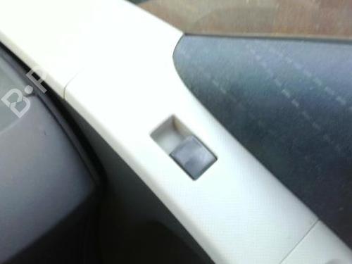 Used Right front window switch TOYOTA YARIS (_P9_) 1.0 VVT-i (KSP90_, KSP90R) (69 hp) 26930290